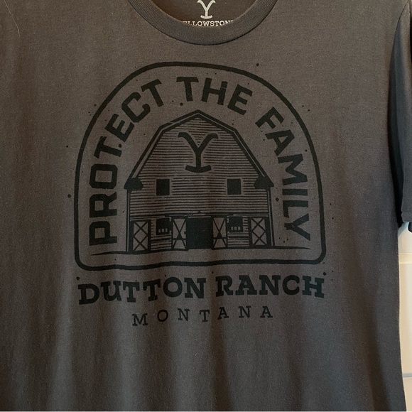 YELLOWSTONE Gray Graphic Tee "Protect the Family" Montana  cotton size Medium - Picture 3 of 4